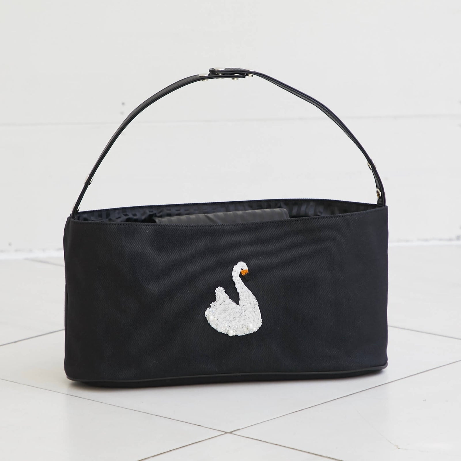 HUGGY（スワン ）-Black – iream(アイリアム)【公式】